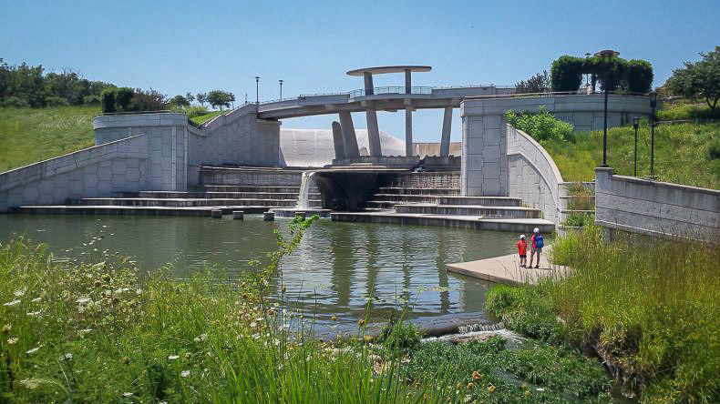 5 Kid-friendly hikes in Kansas for young children by Vong Hamilton for Hike it Baby