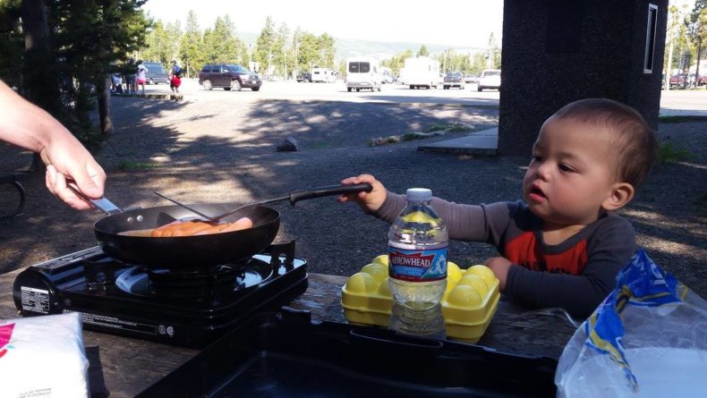 How to pack snacks and food on road trips by Vong Hamilton for Hike it Baby