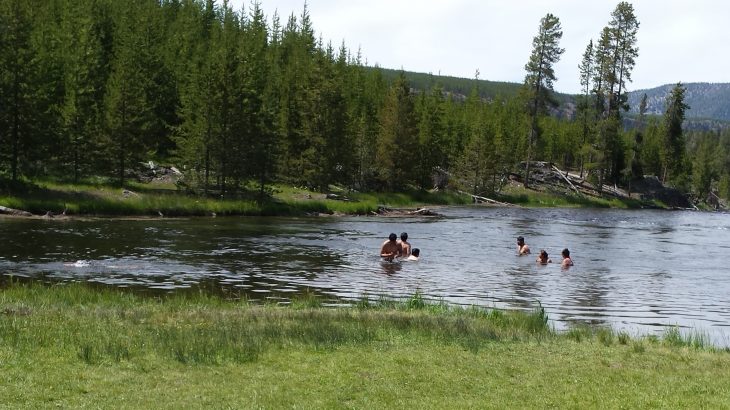 10 fun things to do with kids in Yellowstone by Vong Hamilton for Hike it Baby