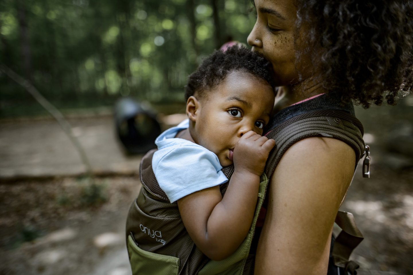 How babywearing benefits you and your child by Rebecca Hosley for Hike it Baby