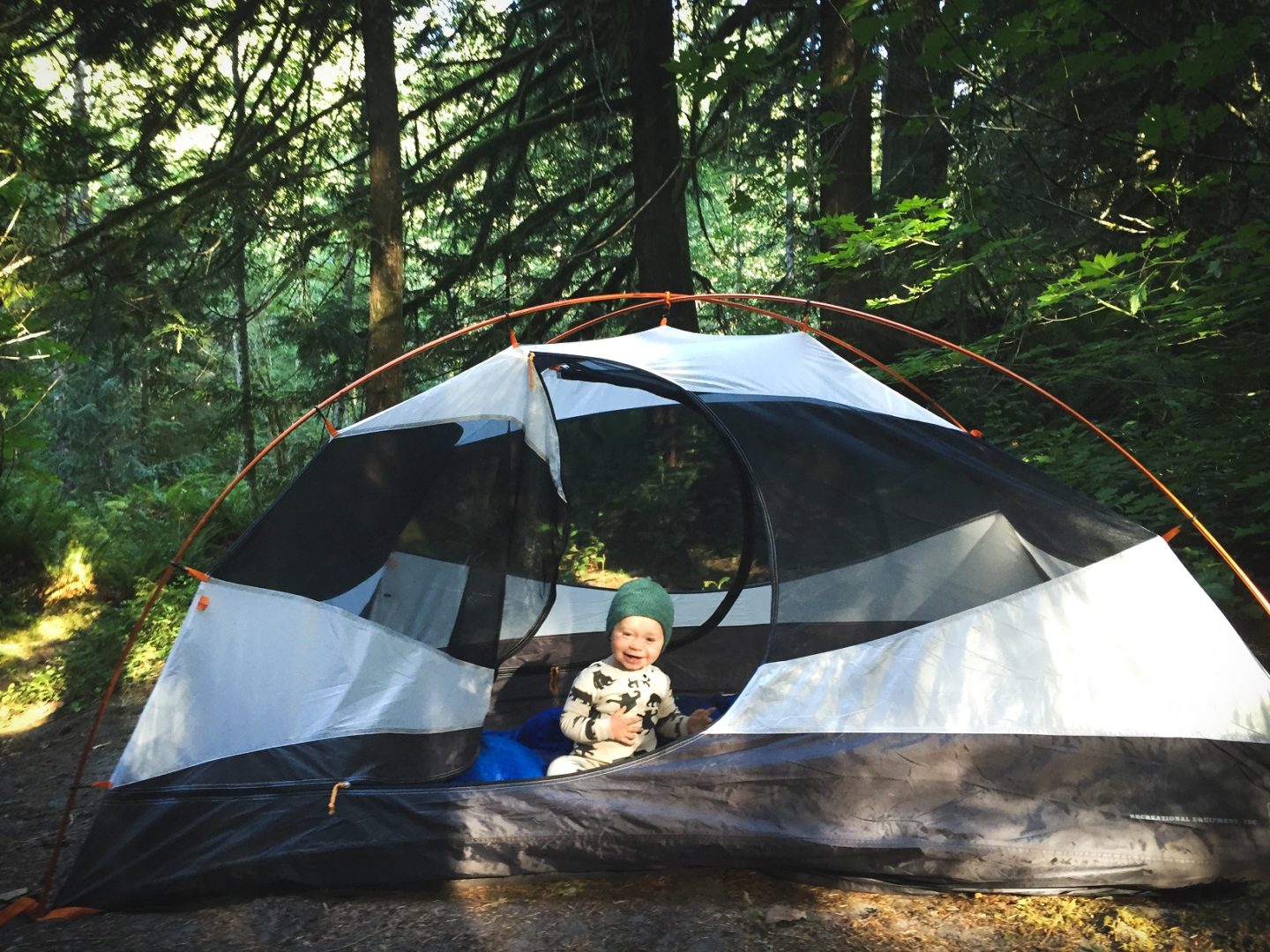 Helpful camping hacks for camping with kids by Vong Hamilton for Hike it Baby