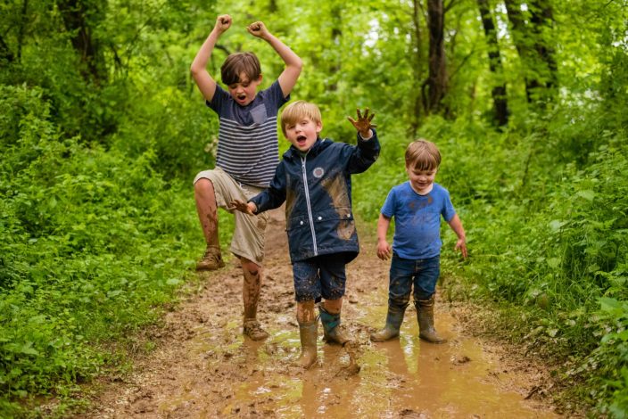 How to Foster Multi-Age Play in the Outdoors by Erin Pennings for Hike it Baby