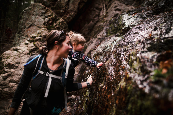 Being in the outdoors can help sensory exploration by Alana Dimmick for Hike it Baby