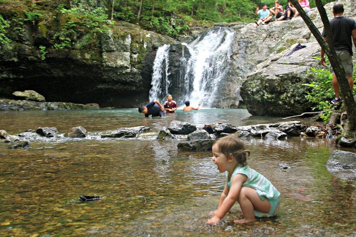 3 Unforgettable hikes in Arkansas for families with kids by Vong Hamilton for Hike it Baby